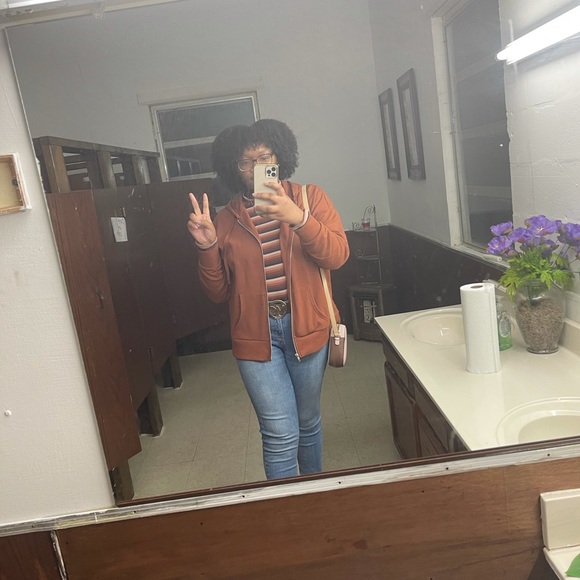 Meet your Posher, Jada - Picture 2 of 3